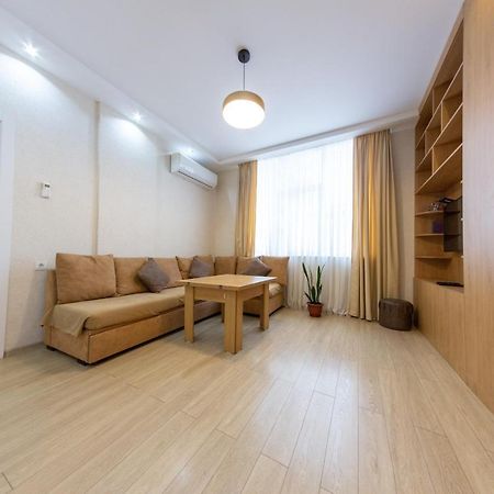 5 Apartment In One Boulding - Near Stadium Batumi Exterior photo