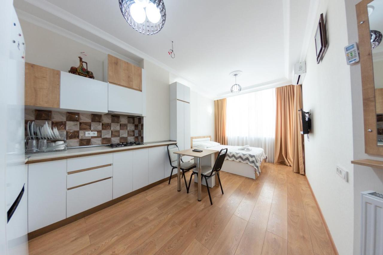 5 Apartment In One Boulding - Near Stadium Batumi Exterior photo